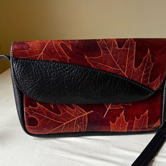 Vintage Maple Leaf Embossed Leather Crossbody Bag Black Brown Two-Tone Boho Art - Picture 11 of 12
